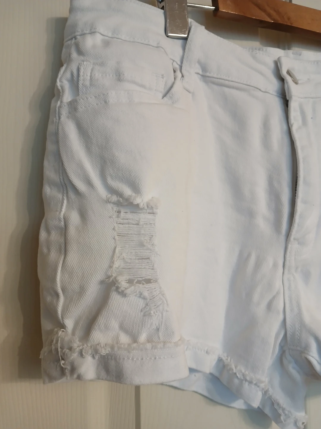Classic white cotton denim distressed shorts, size XL - photo 3
