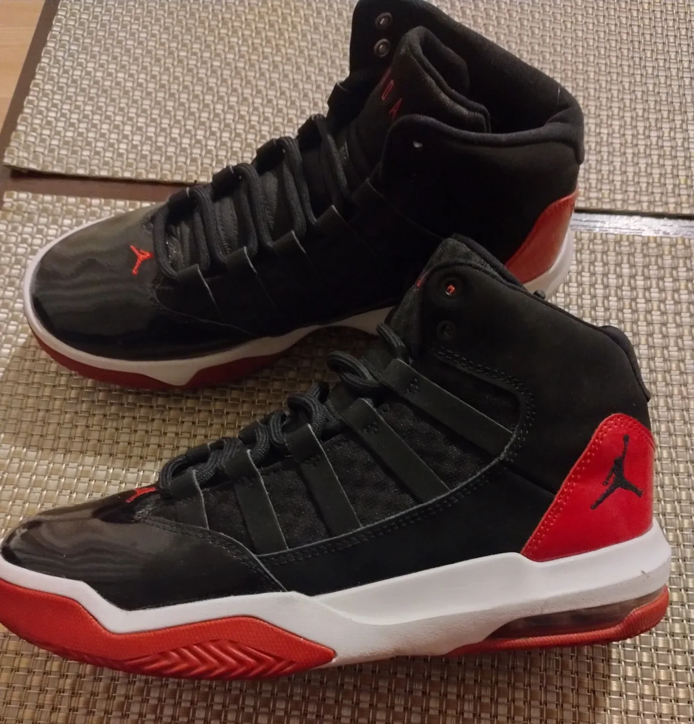 Air Jordan Max Aura (AQ9214-006)  Y6 excellent condition!!