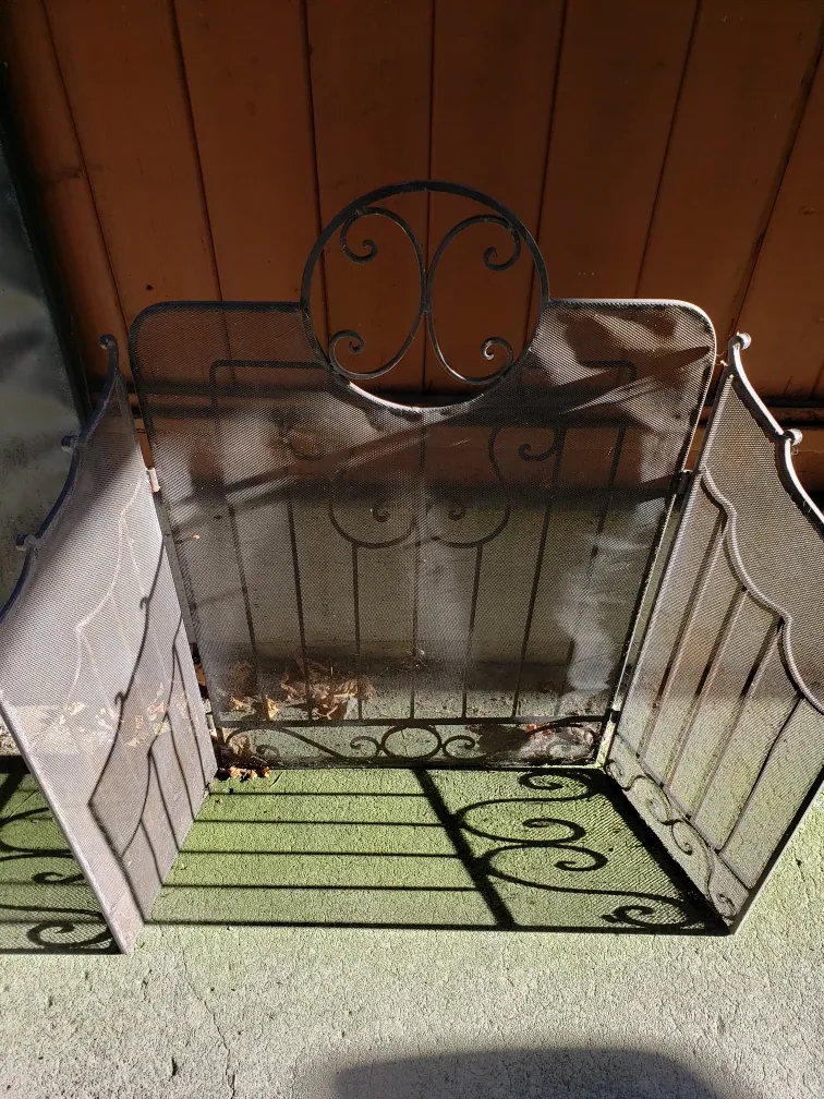 Wrought Iron Fireplace Screen image indicator(2)