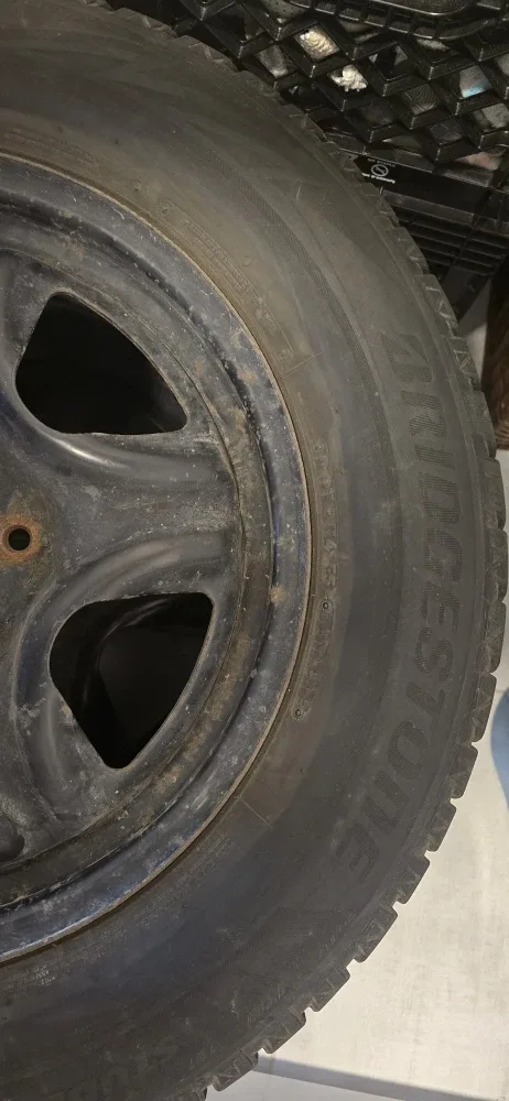 Bridgestone Winter Tires image indicator(6)