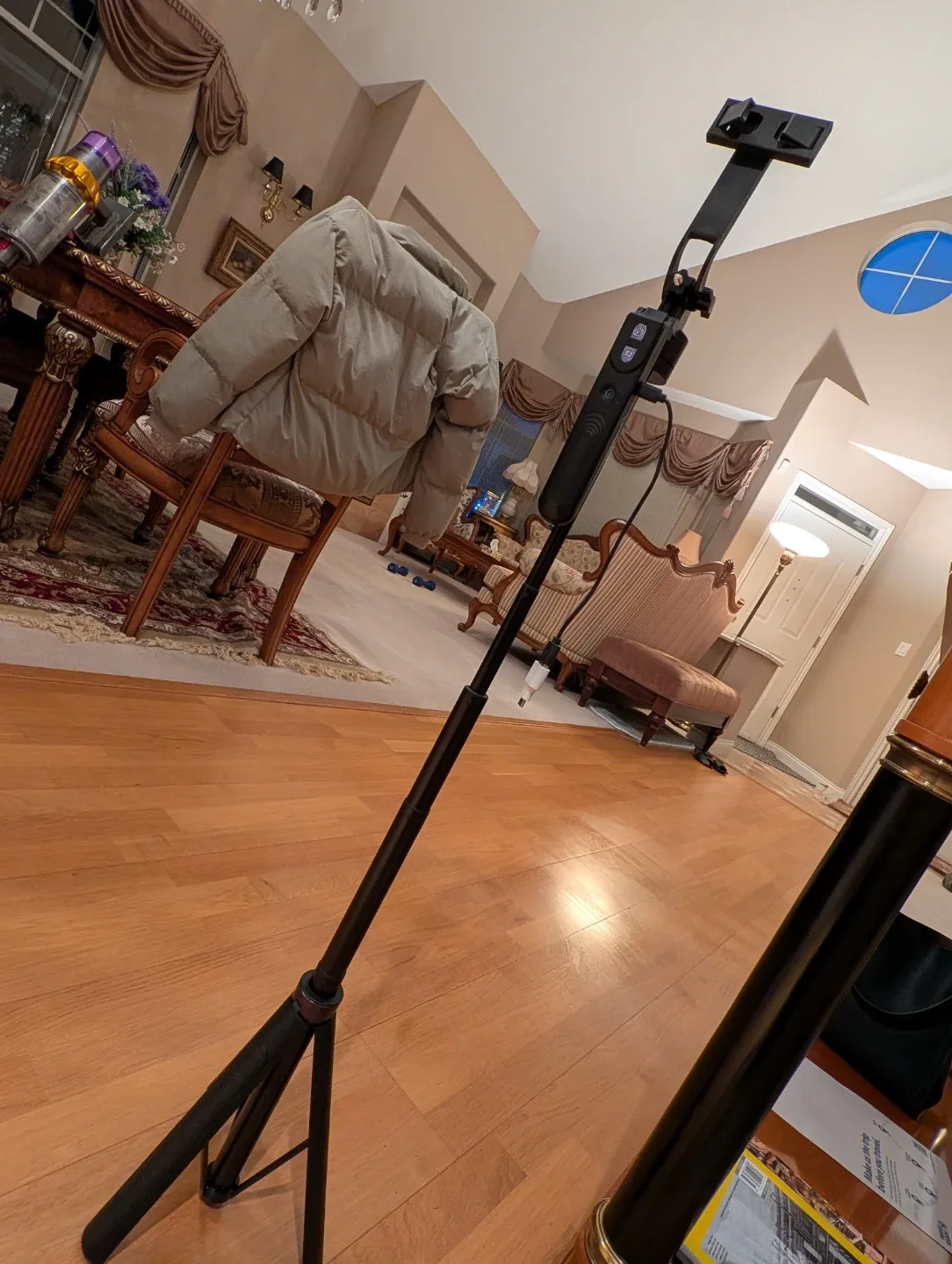 Black Smartphone Tripod image indicator(2)