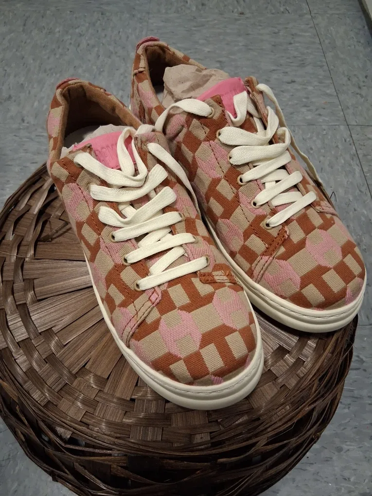 Camper Women's Sneakers Size 7 image indicator(2)