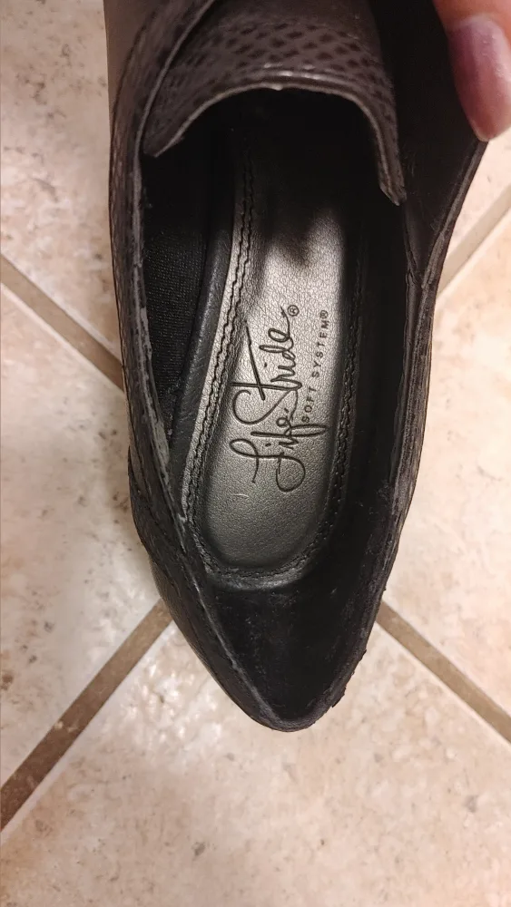 Black Heels - Size 7.5 image indicator(5)