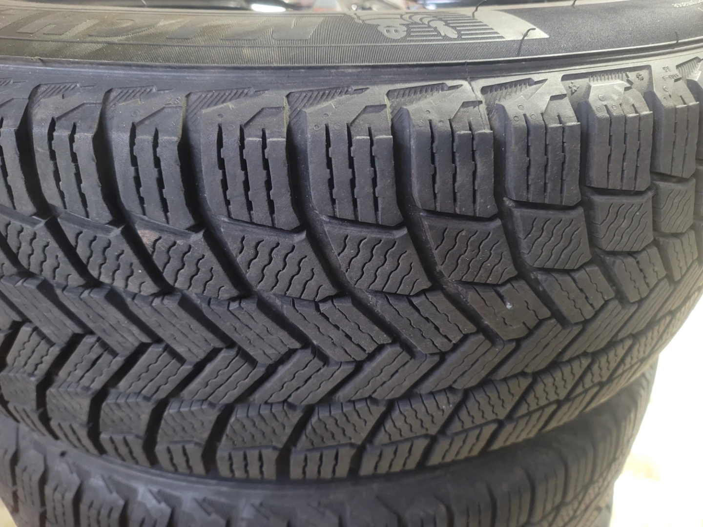 Michelin X-Ice Snow SUV 235/60R18 Winter Tires - photo 4