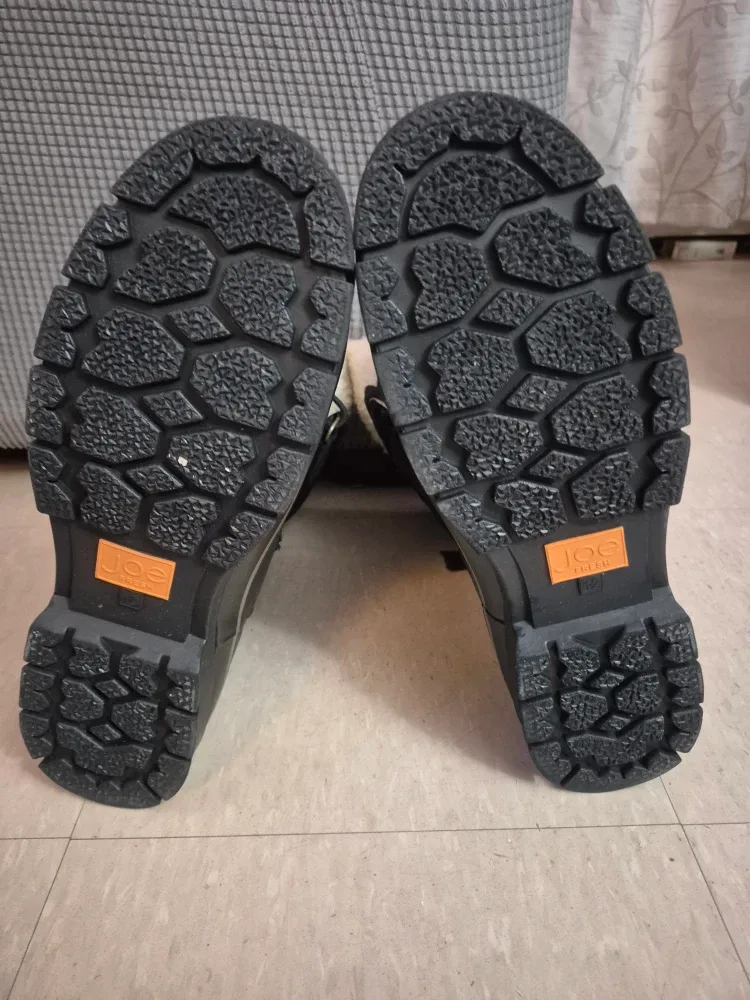 BLACK WINTER BOOTS with FAUX FUR image indicator(6)