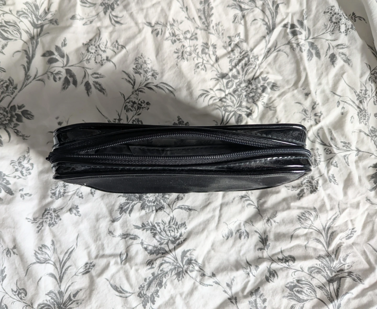 MAC Black Toiletry Bag - photo 2