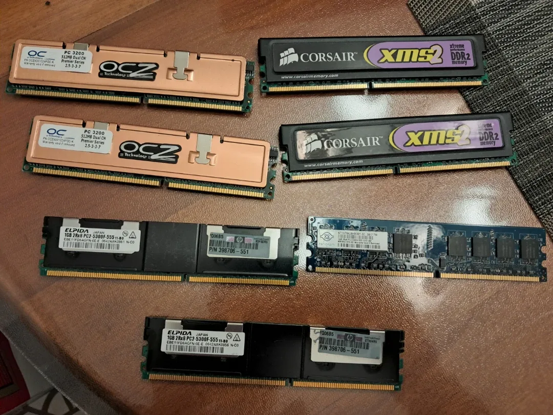 Mixed DDR2 Memory RAM Sticks 1GB, 512MB