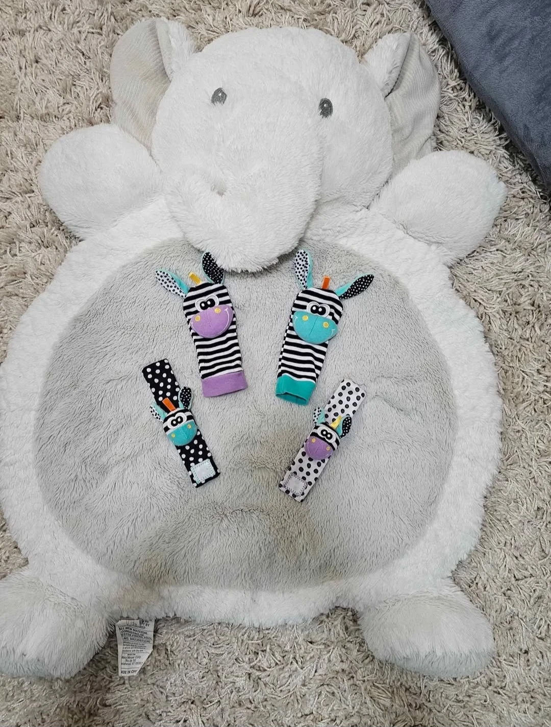 Sensory blanket and games for babies