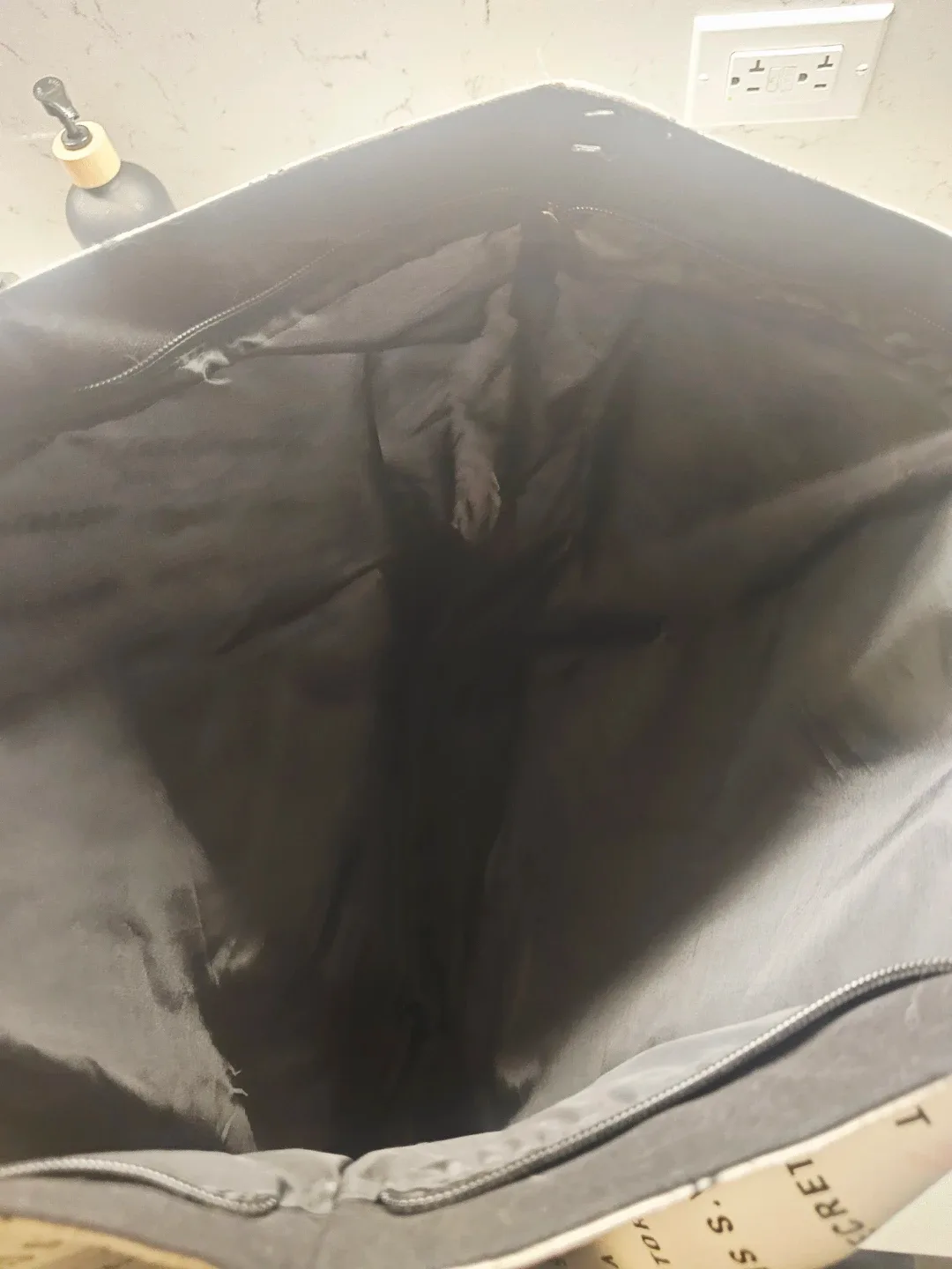 Authentic Victoria's Secret bag image indicator(2)