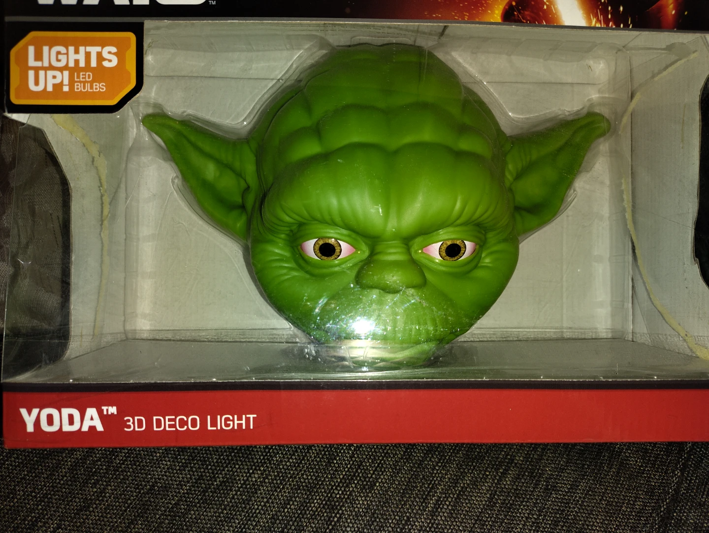 Star Wars Yoda Lights Up! LED Lightsaber & 3D Deco Light Mask - photo 2