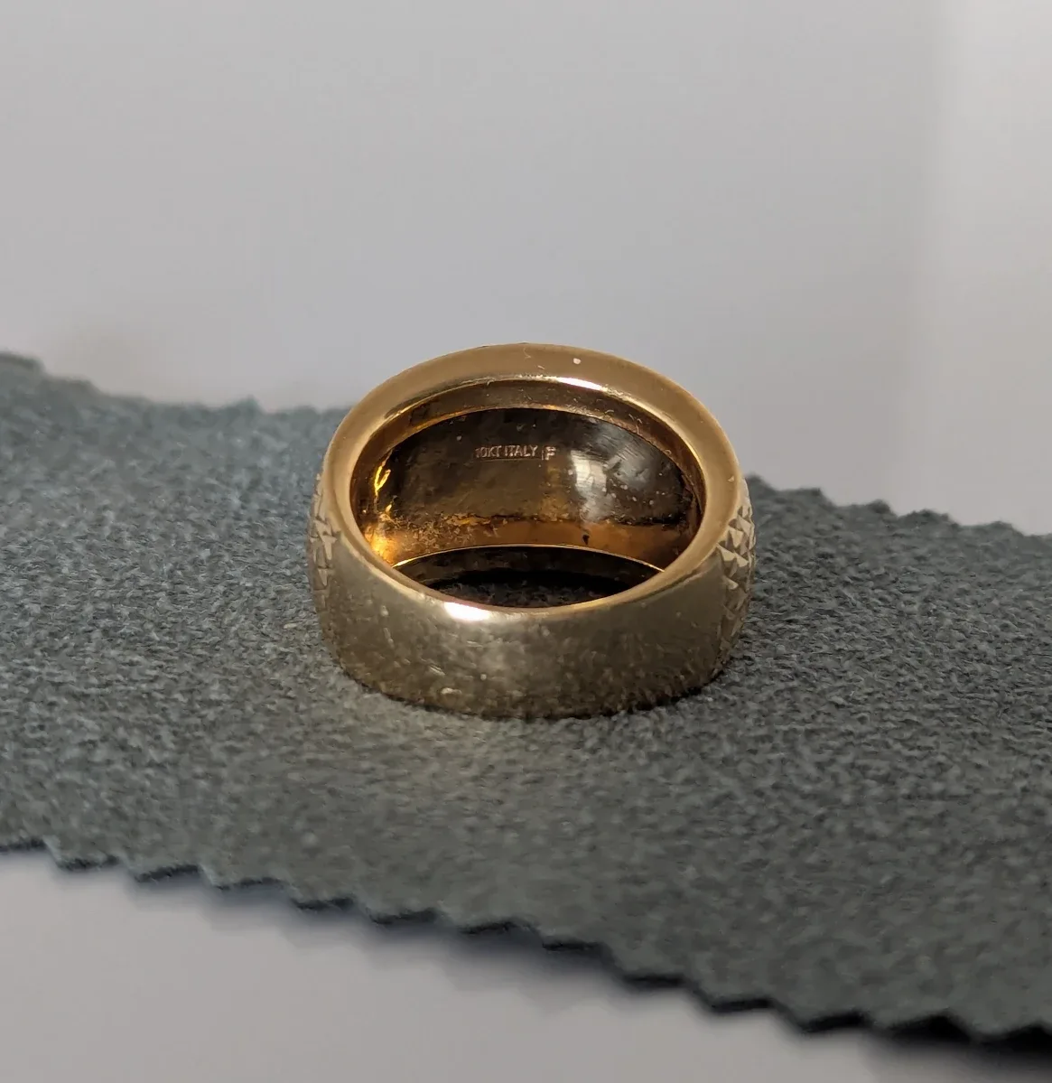 10K Yellow Gold Filled Diamond-Cut Dome Ring Size 8 image indicator(6)