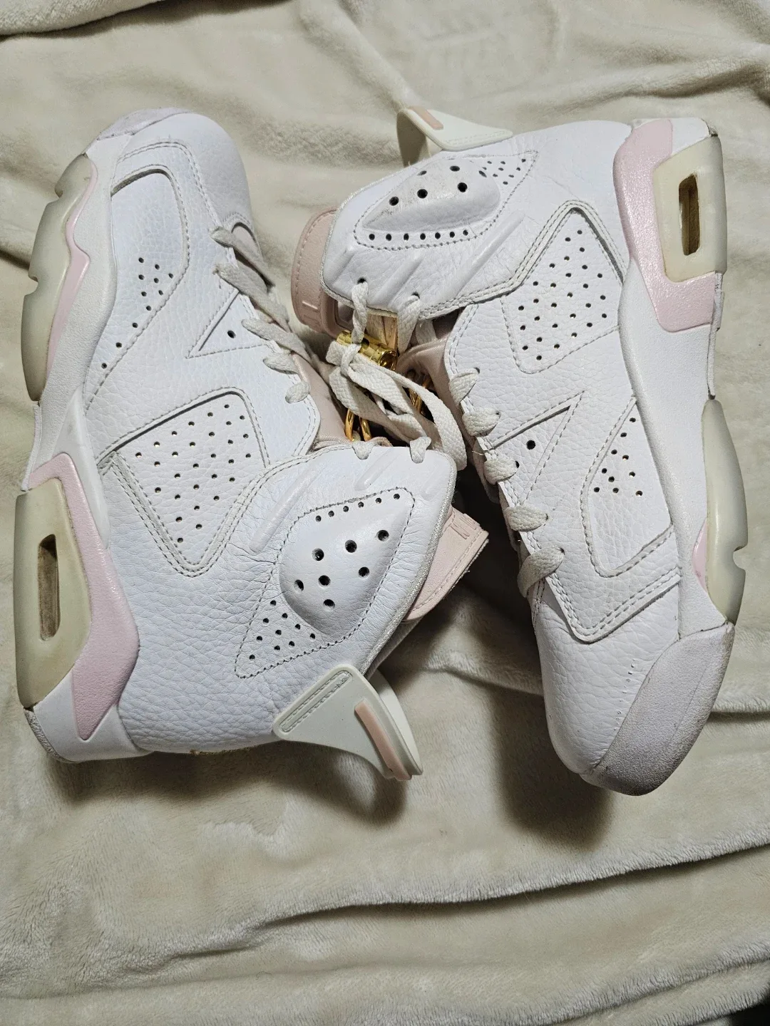 Nike Women's  Air Jordan 6 Retro image indicator(2)