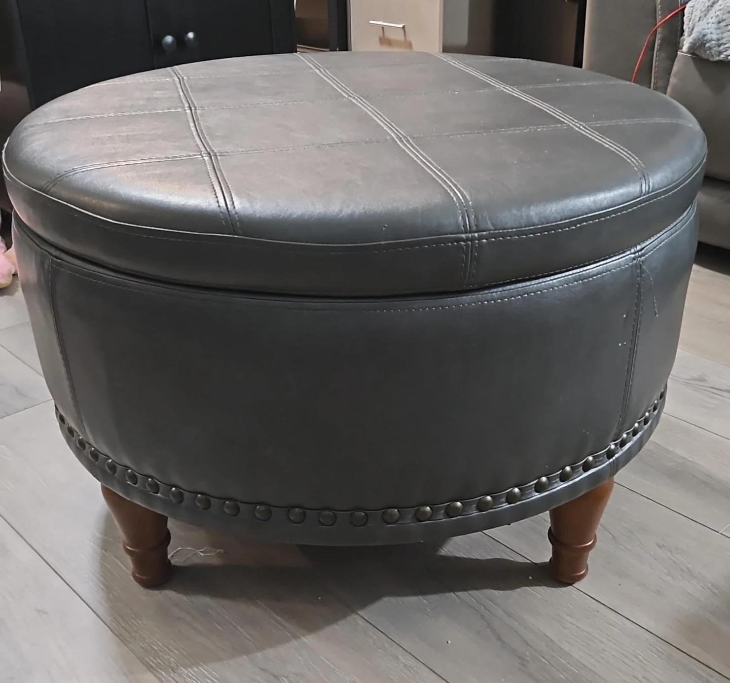 GENUINE LEATHER - Grey Round Storage Ottoman - 28" x 18" - photo 3