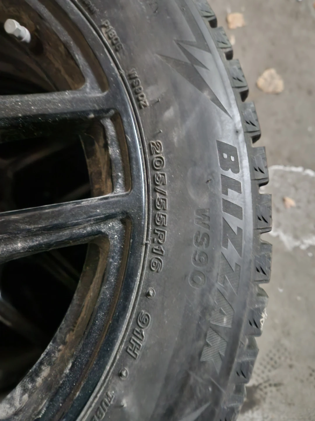 Bridgestone Blizzak 205/55R16 Winter Tires - photo 2