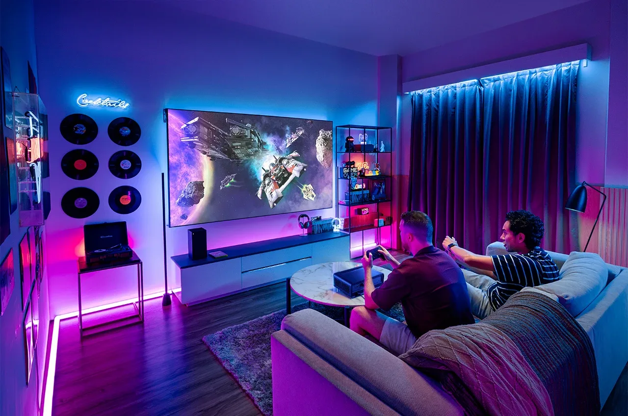 New 100" 8K UHD television - projector/screen/speakers/itpv image indicator(3)