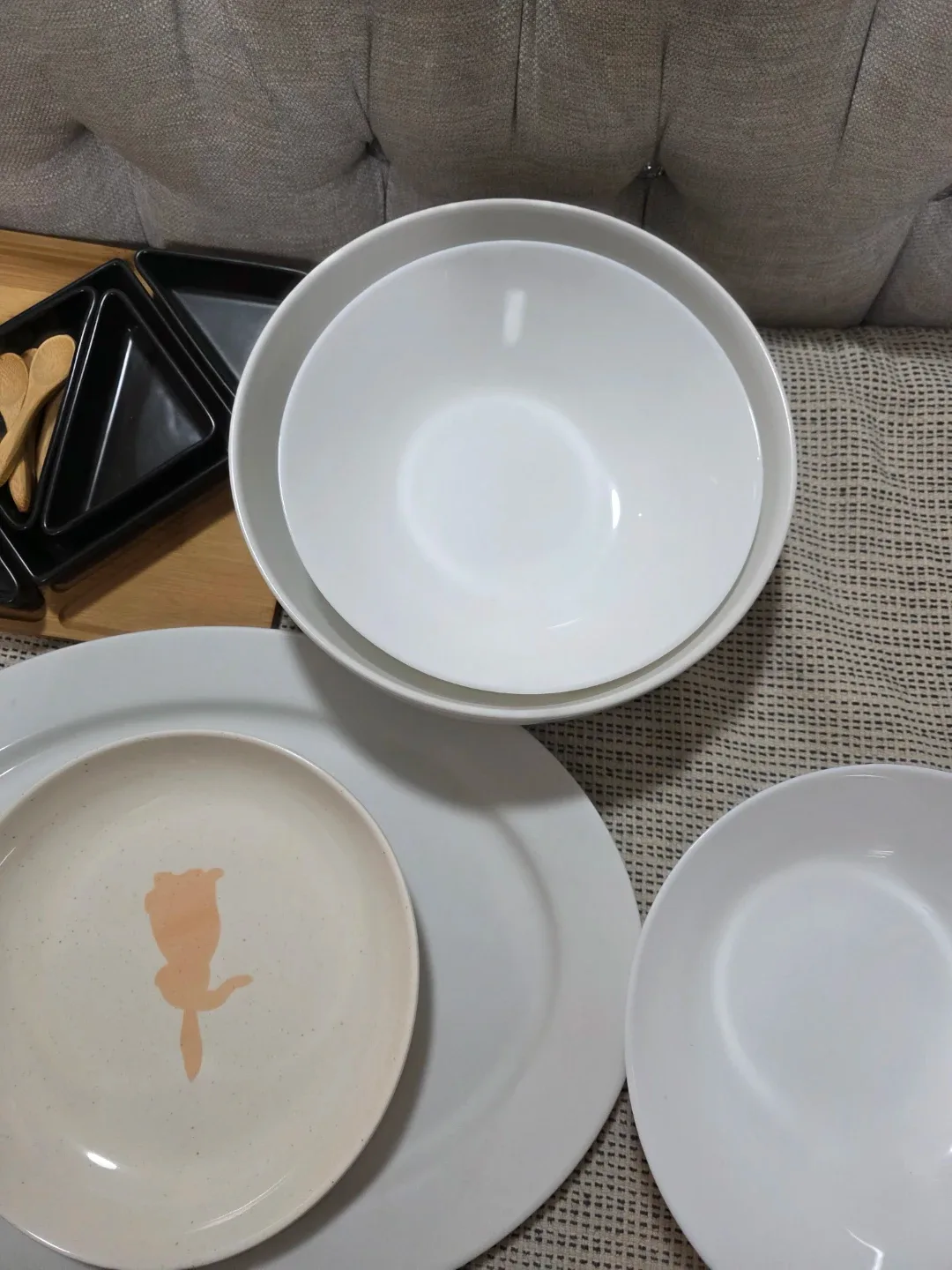 Assorted Plates & Serving Dishes image indicator(4)