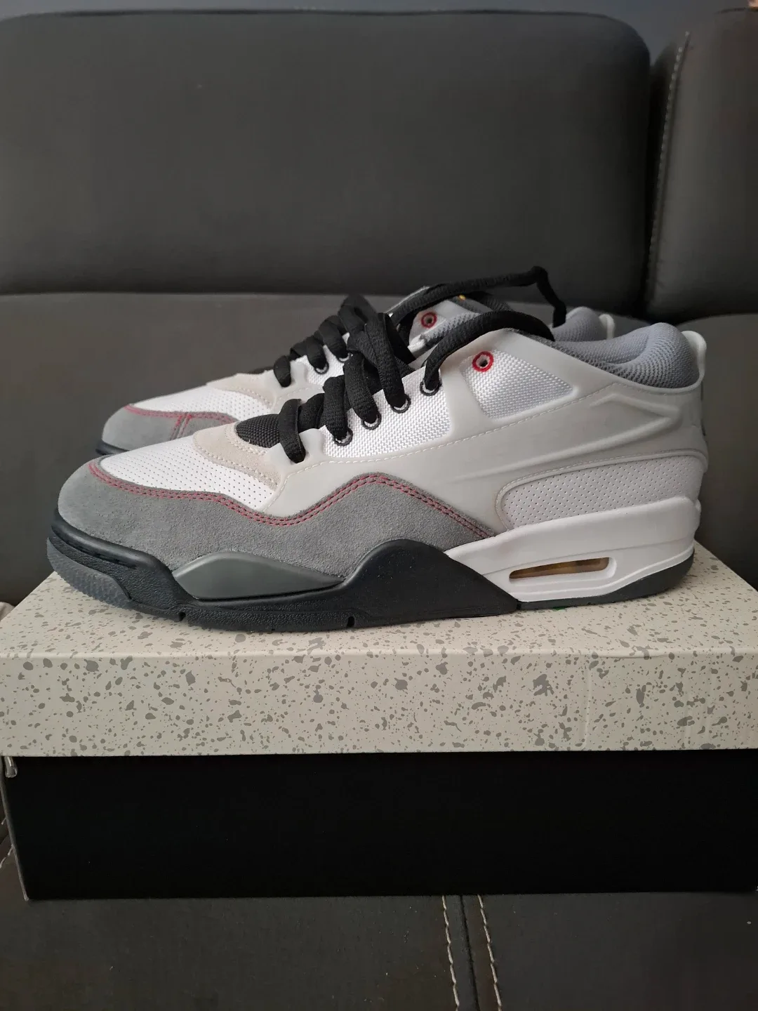 Air Jordan 4 RM PRM - Size 9