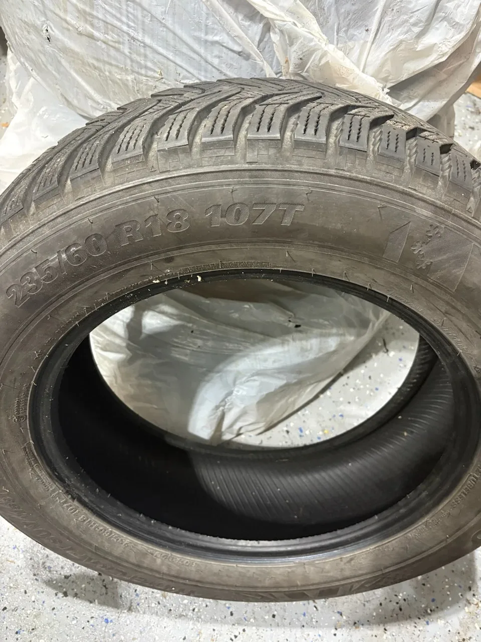 Winter Tires 235/60 R18 107T Tire image indicator(2)