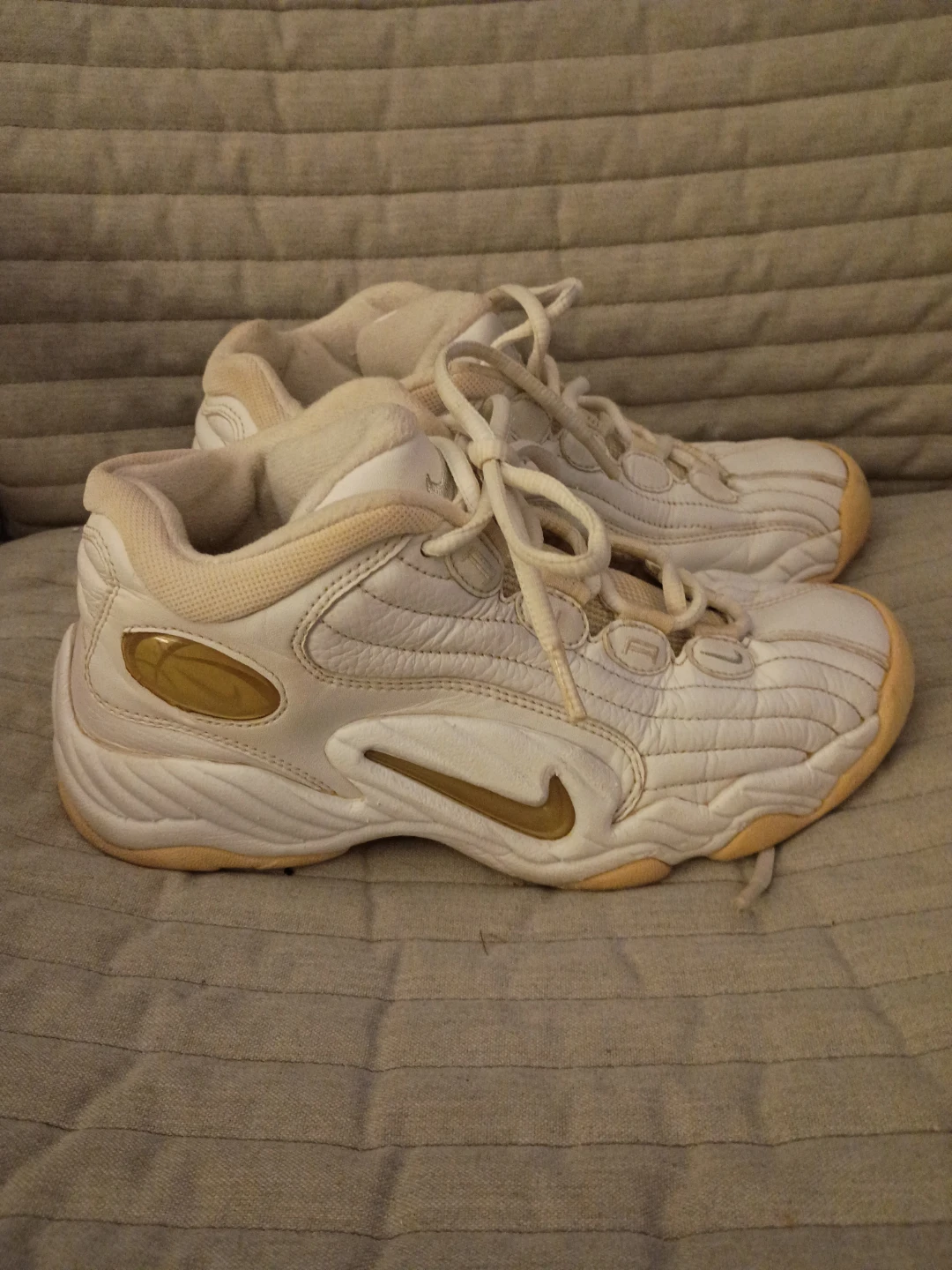 Nike White/Gold Sneakers US 9