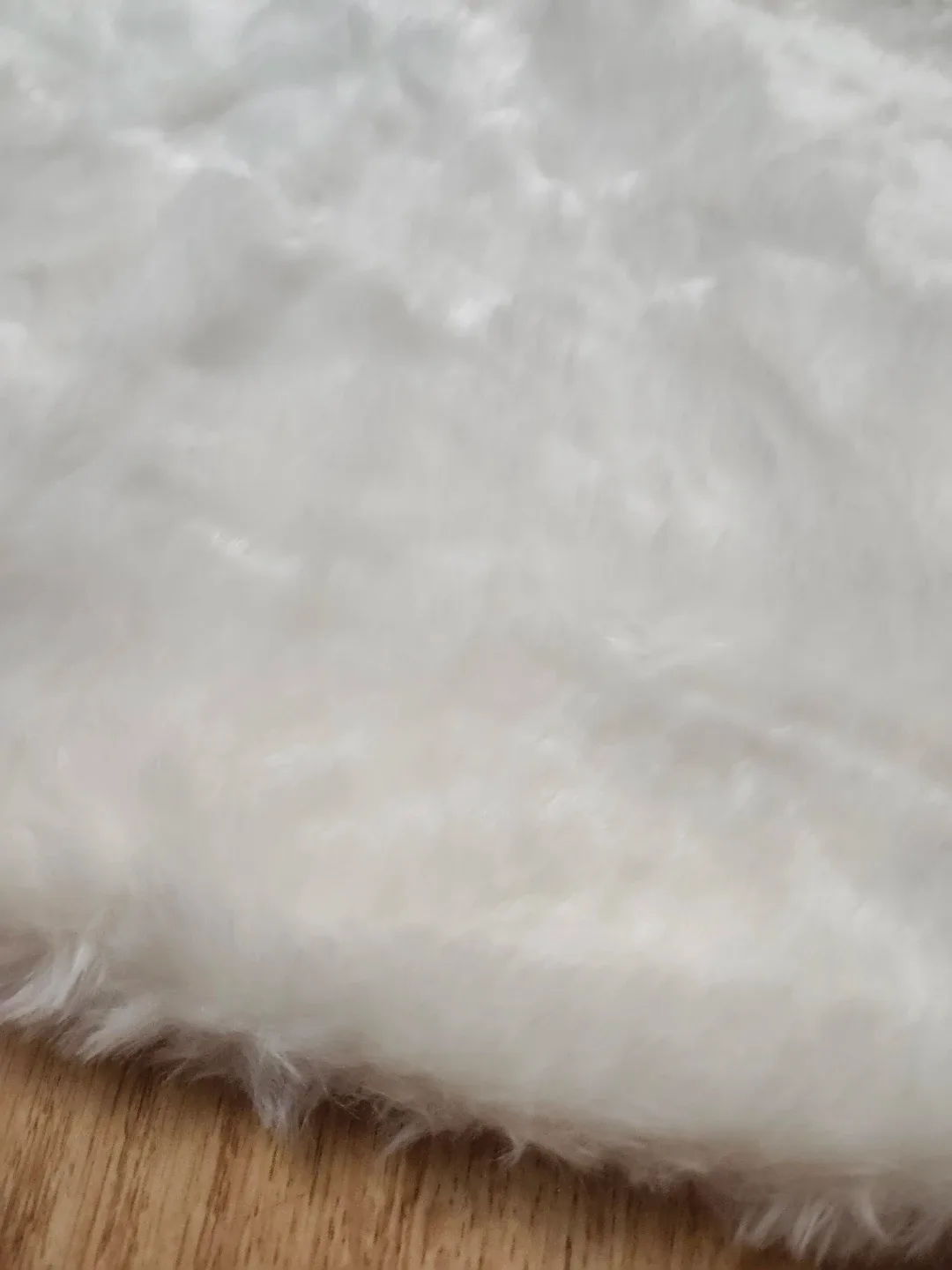 BRAND NEW Faux Fur Christmas Tree Skirt - White image indicator(2)