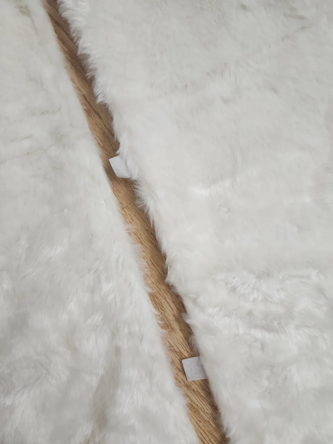 BRAND NEW Faux Fur Christmas Tree Skirt - White image indicator(5)