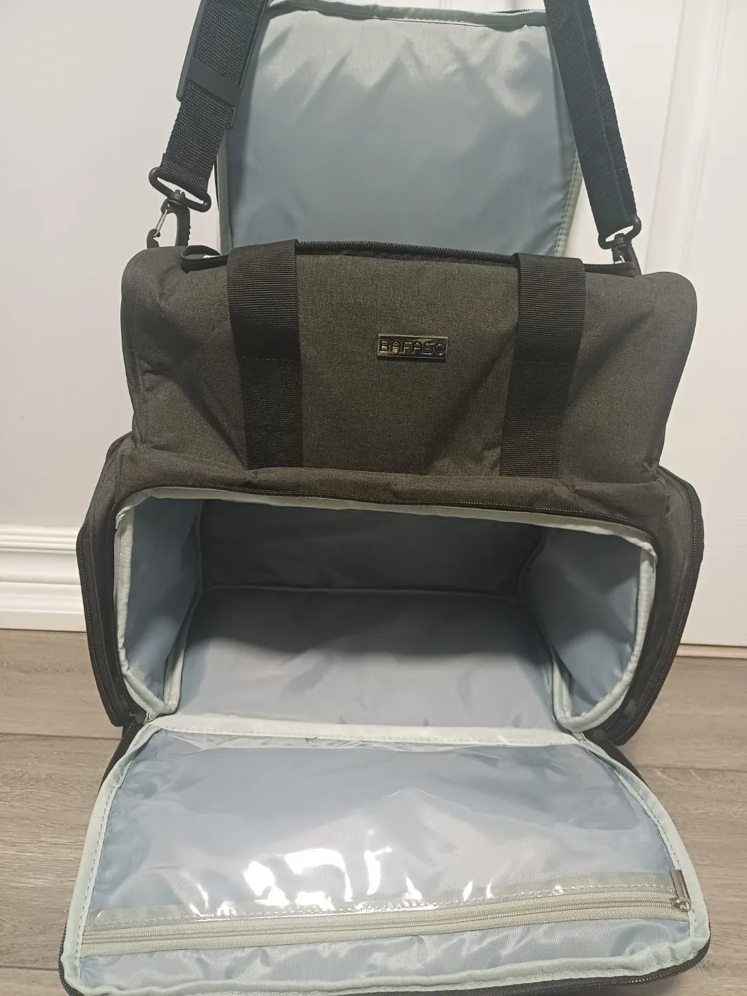 BAFASO Professional Makeup Train Case image indicator(7)