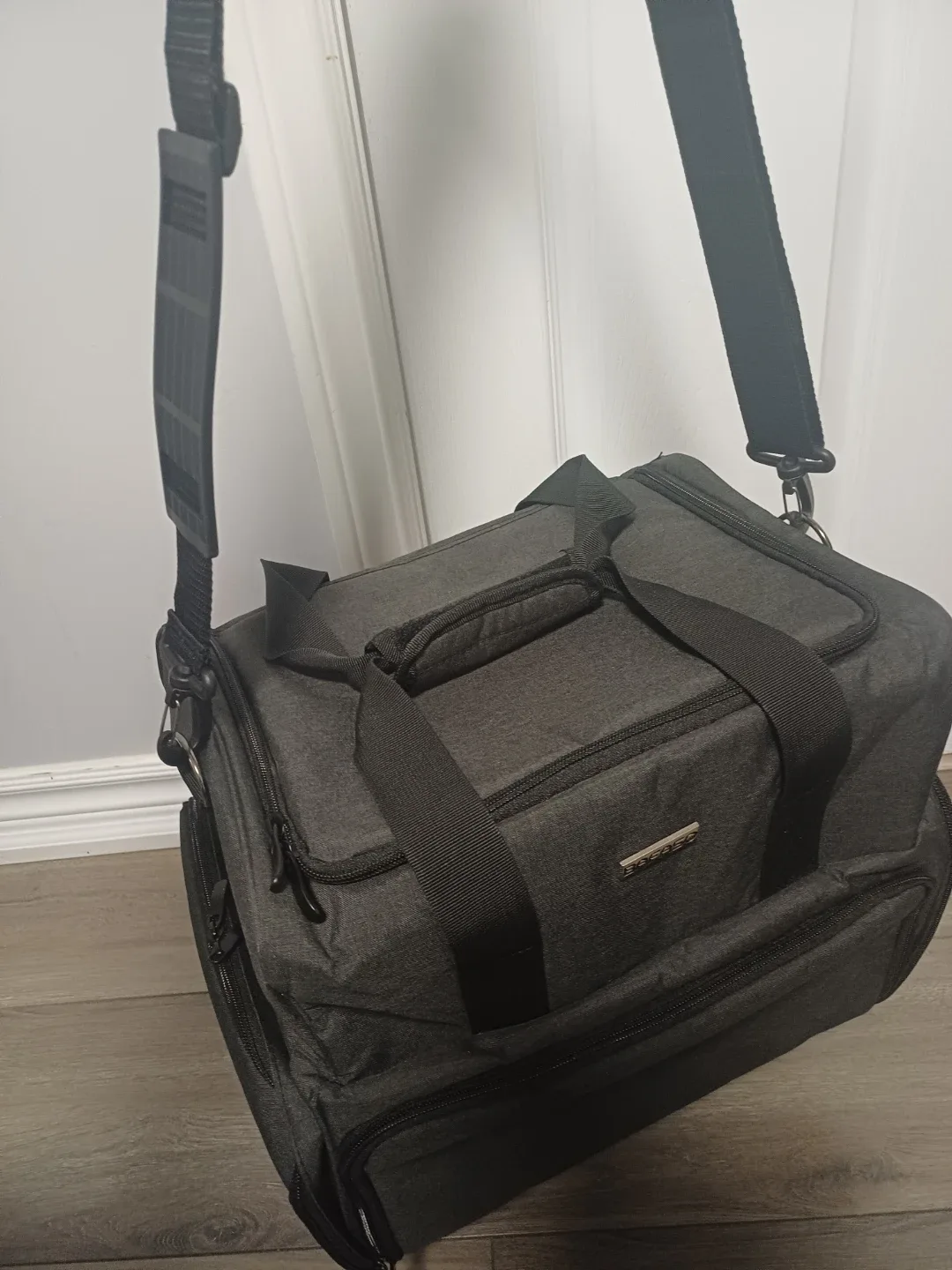 BAFASO Professional Makeup Train Case image indicator(10)