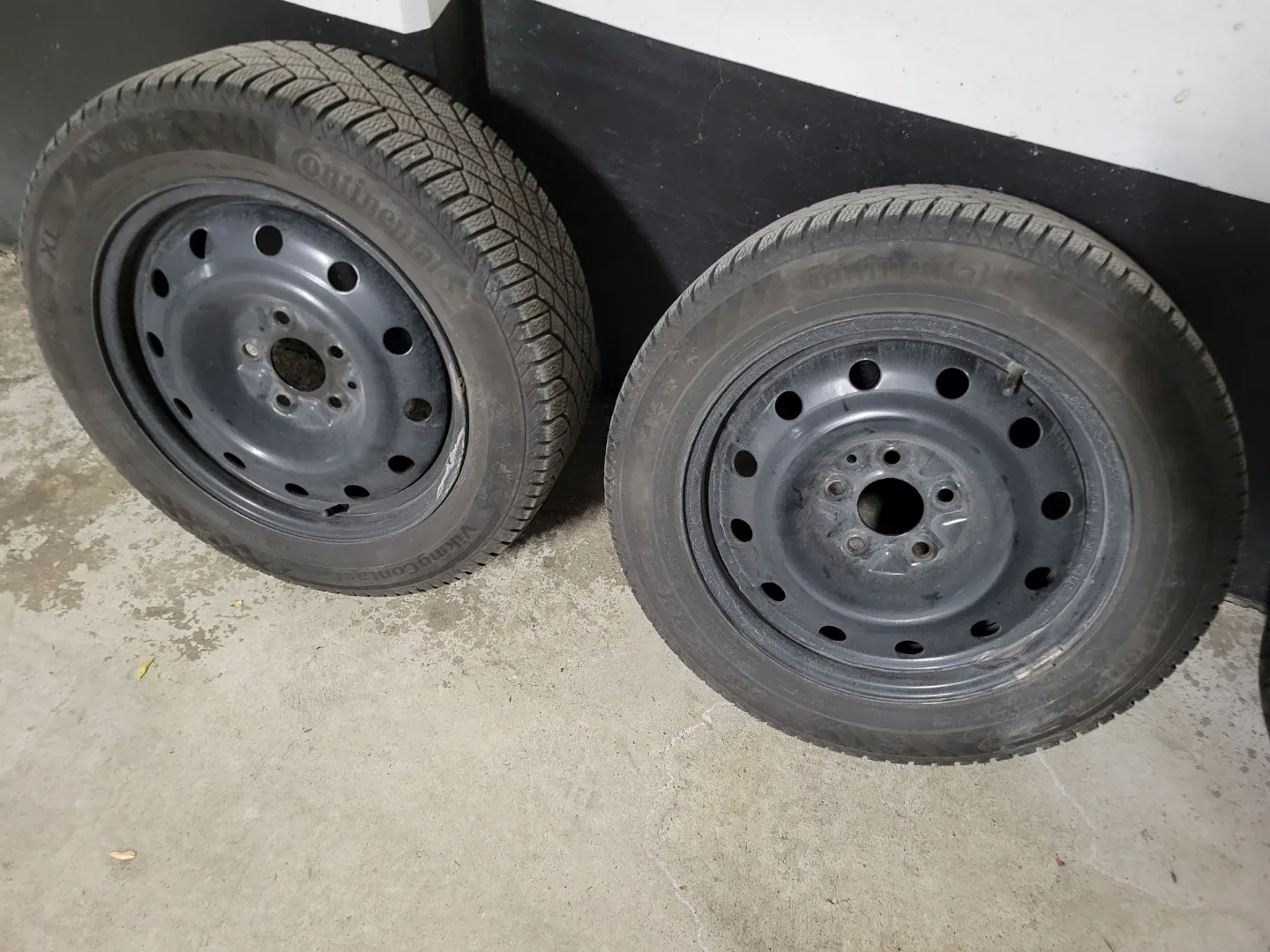 Continental 205/55R16 Winter Tires image indicator(2)