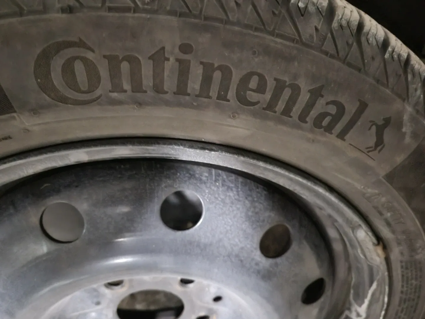 Continental 205/55R16 Winter Tires image indicator(5)