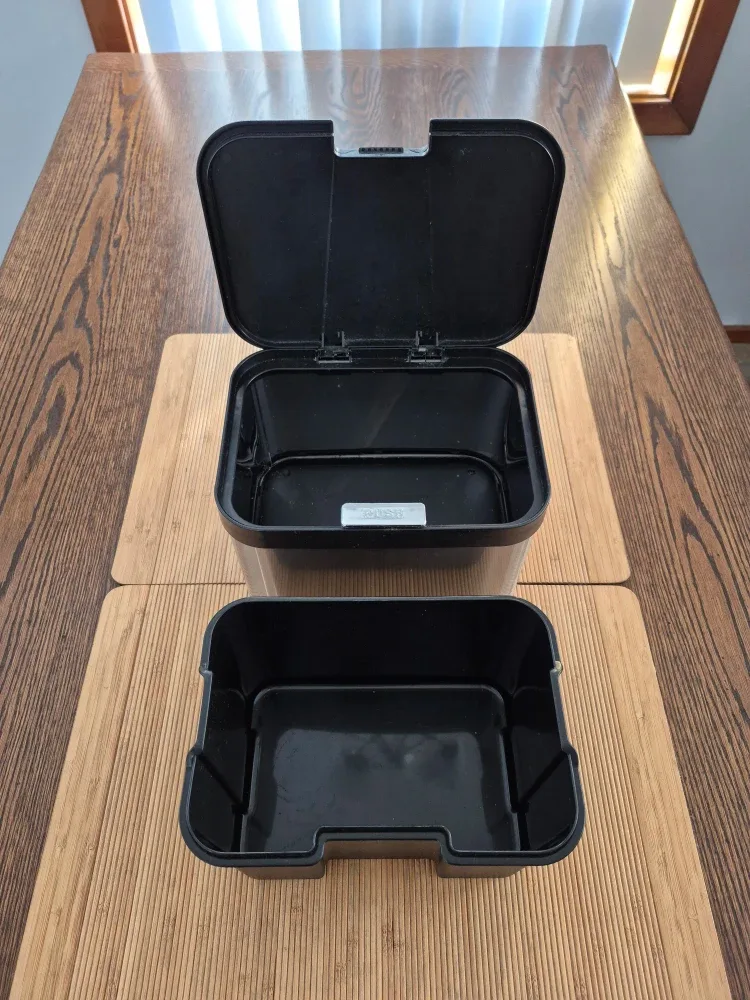 Countertop Bin for compost-ables Stainless Steel & Black image indicator(7)