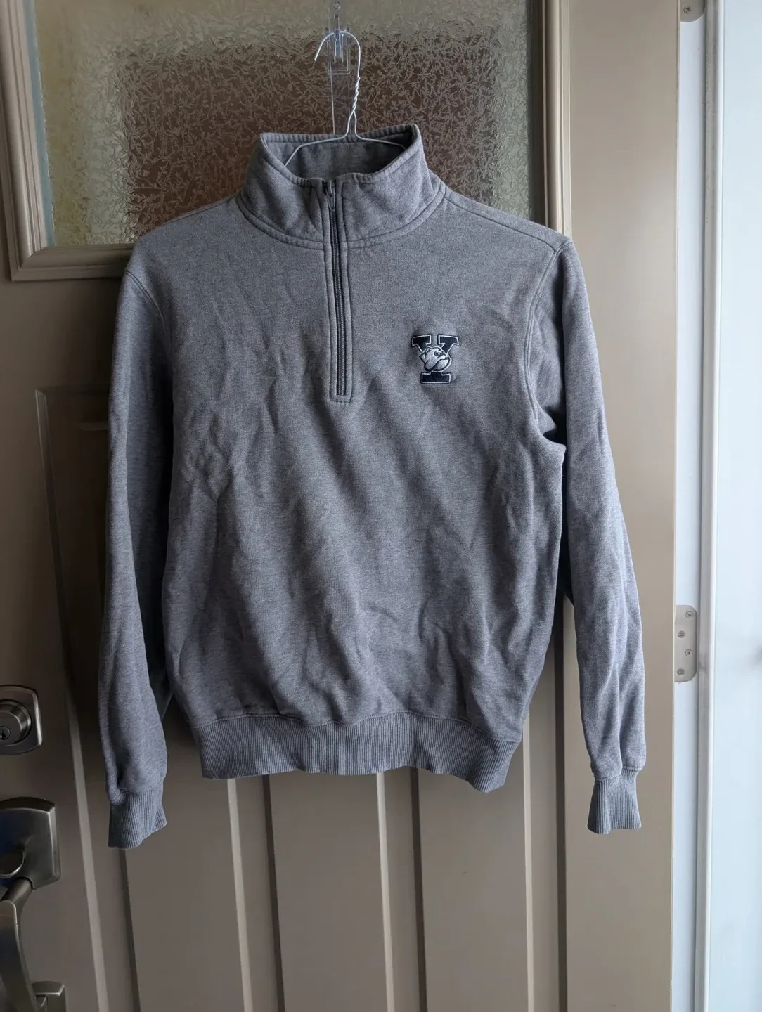 Mens sz xs Yale sweater