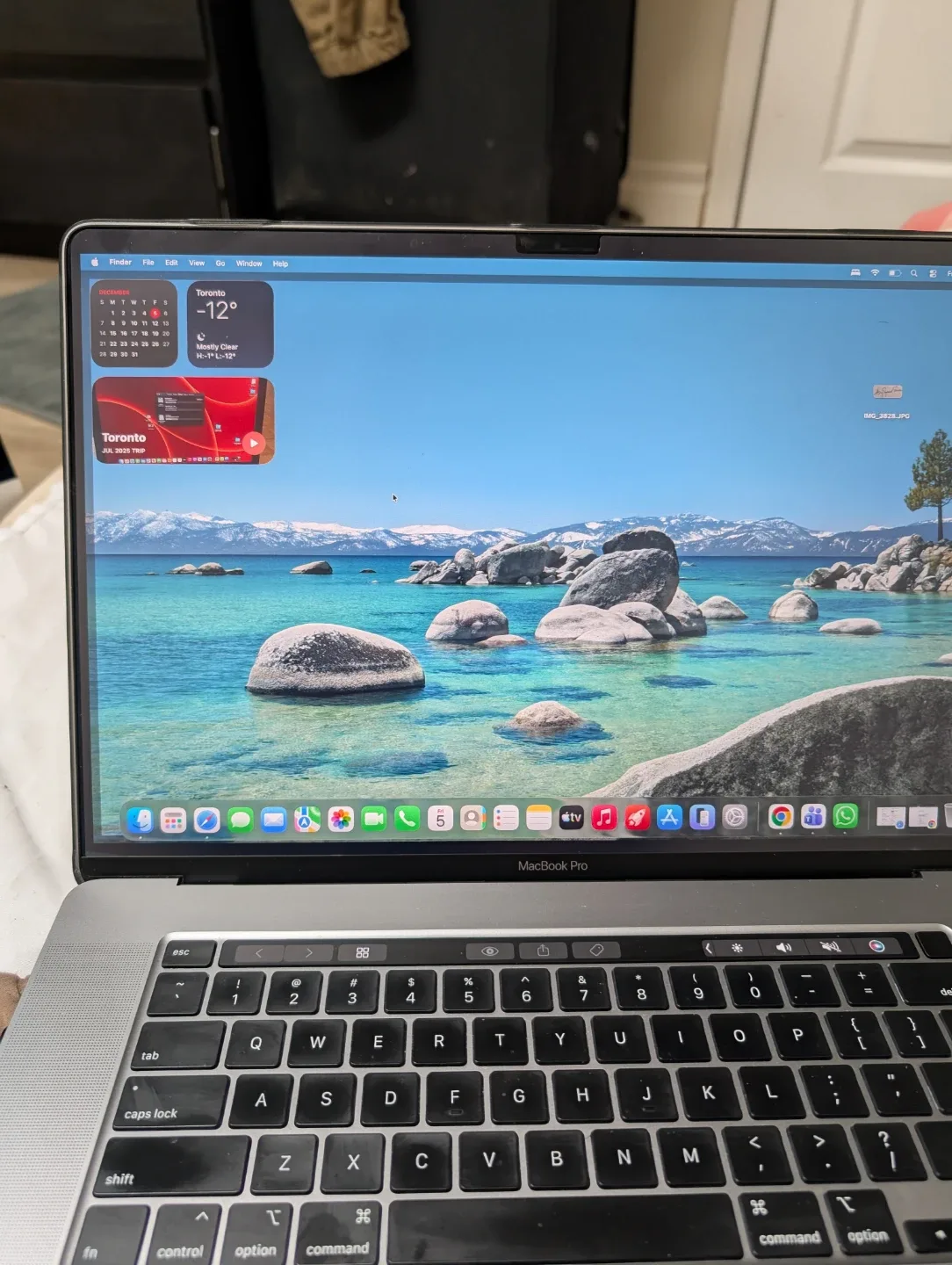 MacBook Pro 16-inch, 2019 image indicator(8)