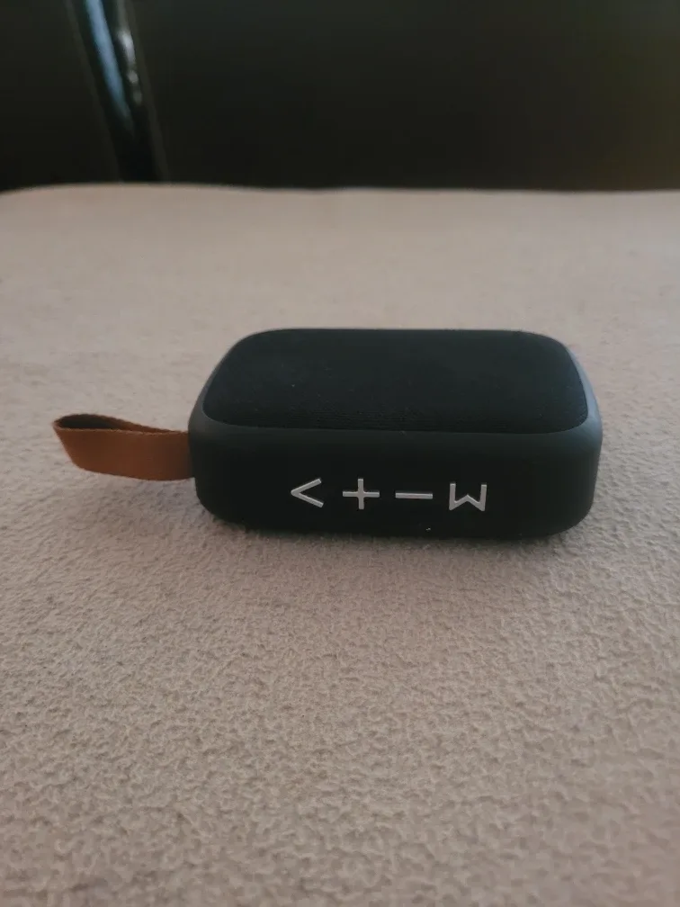 Black Portable Bluetooth Speaker# clearout image indicator(2)