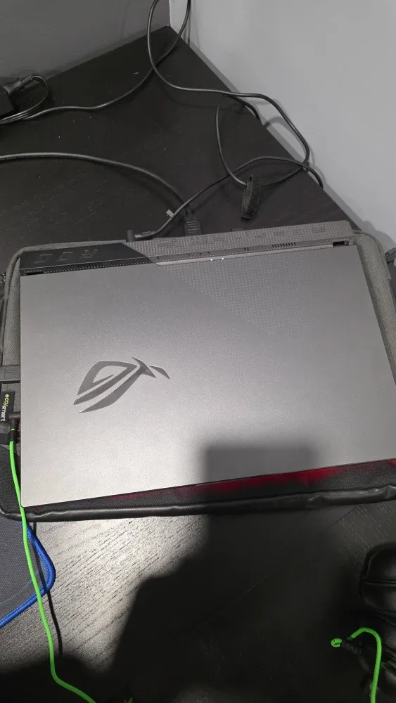 Asus ROG Strix G513QE Gaming Laptop image indicator(2)