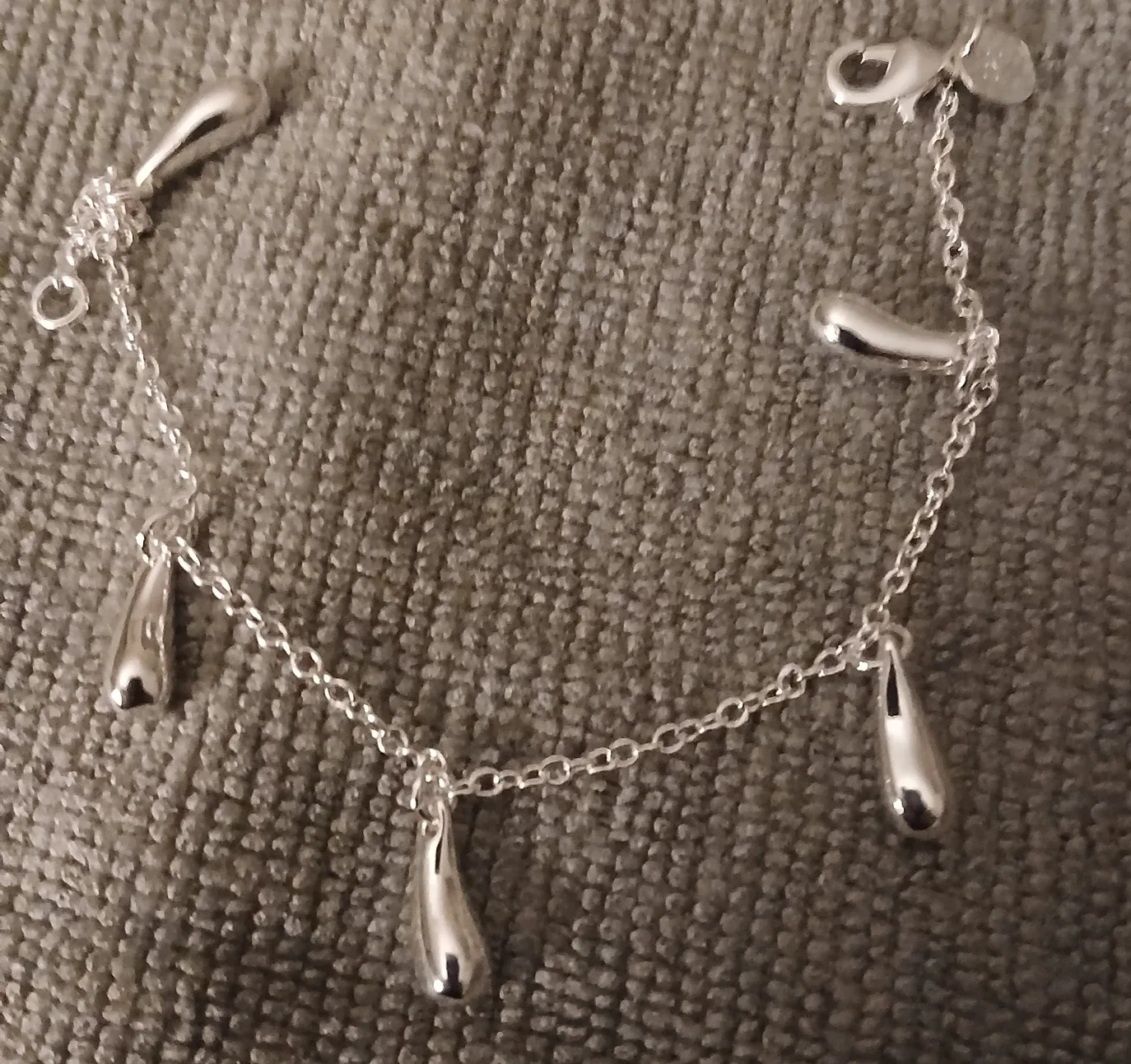 Silver Necklace & Bracelet Set image indicator(3)