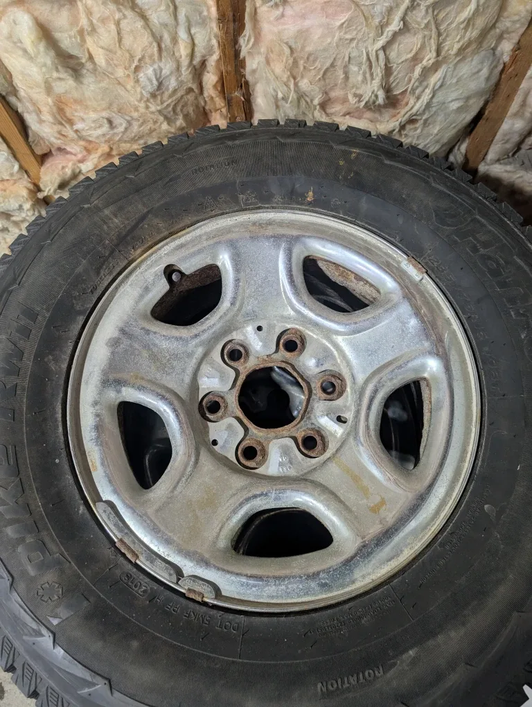 (4)-235/75R16 Winter Tires On Rims Off 2010 Chevrolet Colorado image indicator(7)