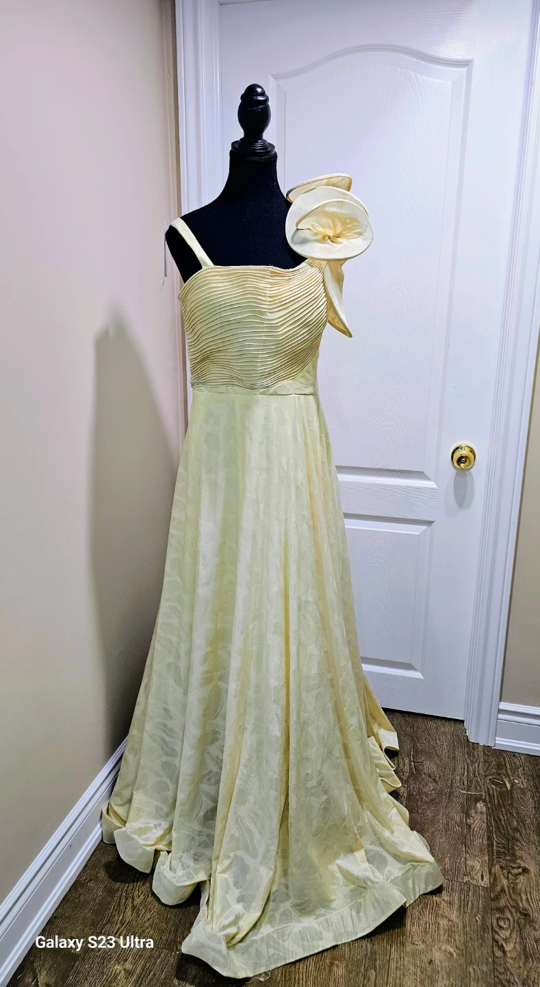 Formal Dress with Flower Detail - photo 3