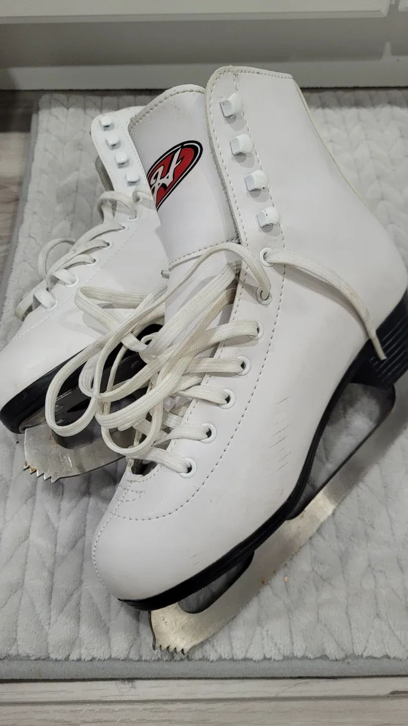 Hespeler Figure Skates - US J4