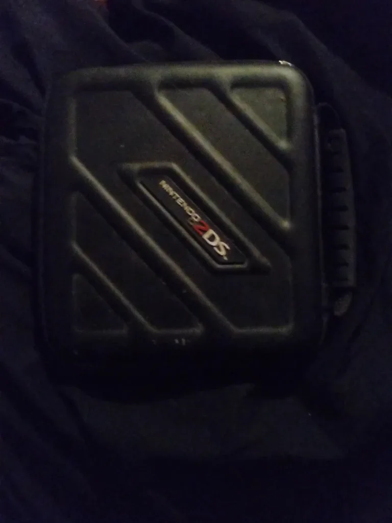 Nintendo 2DS XL Red Console image indicator(3)