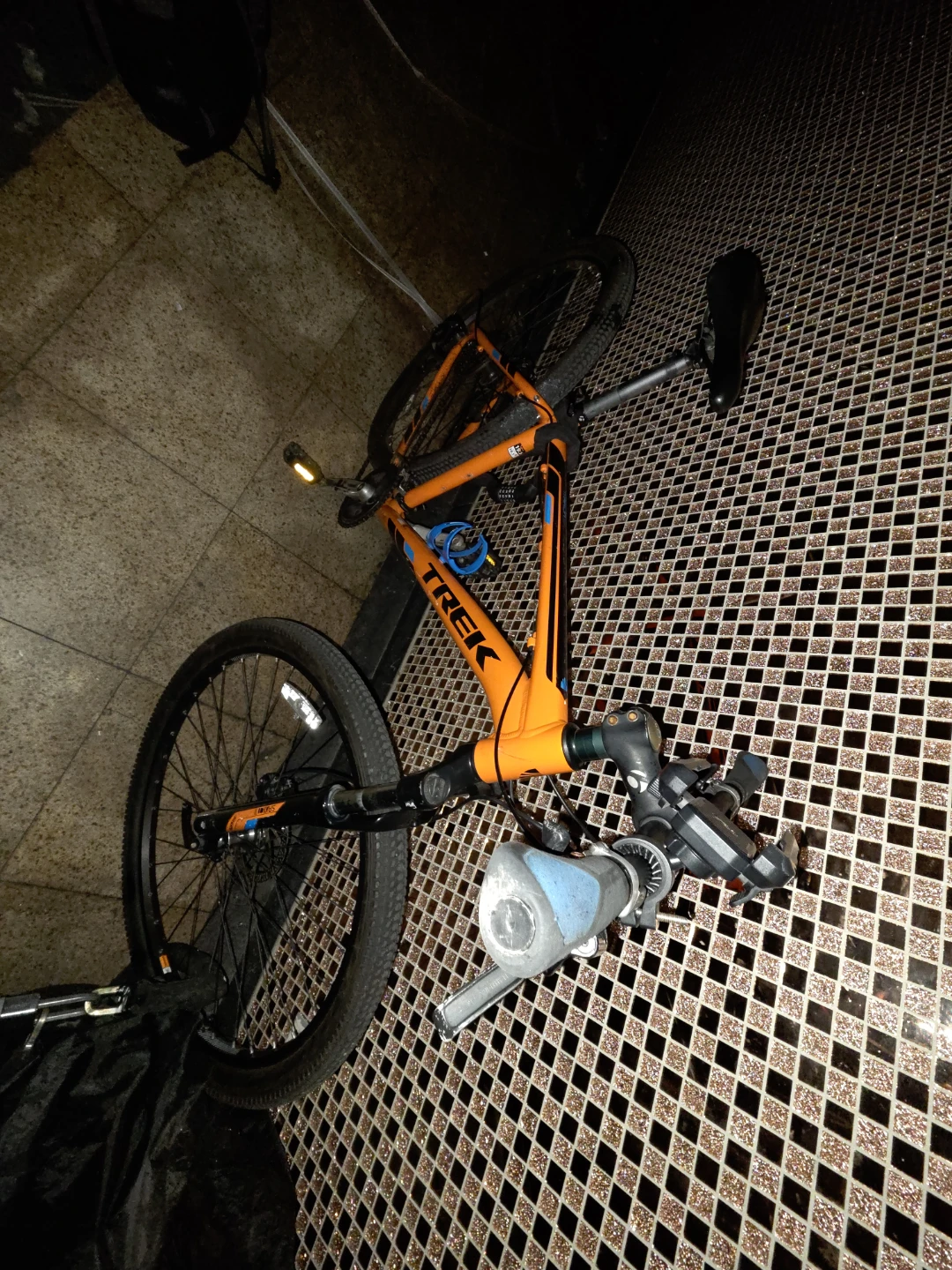 Trek Marlin 6 Mountain Bike - Orange - photo 2