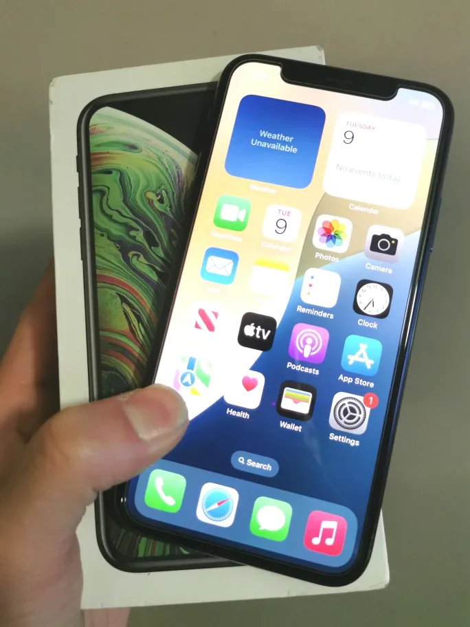 iPhone Xs 64G in brand new condition with new battery