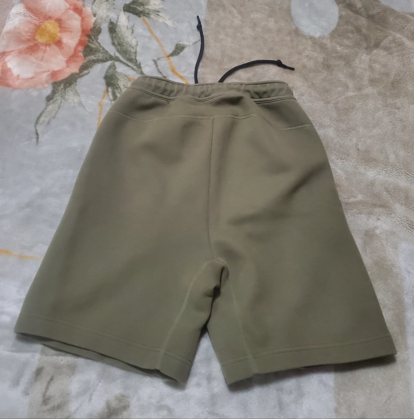 Nike Tech Fleece Shorts - Size Small - photo 3