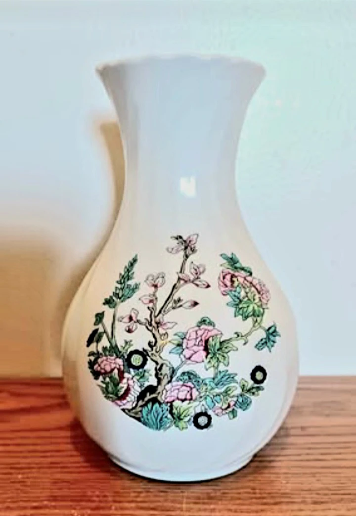 Vtg. Classic Sadler Fine China Vase