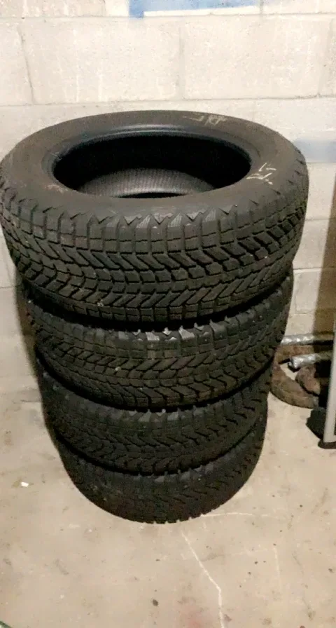 235/55R17 Tire Set image indicator(2)