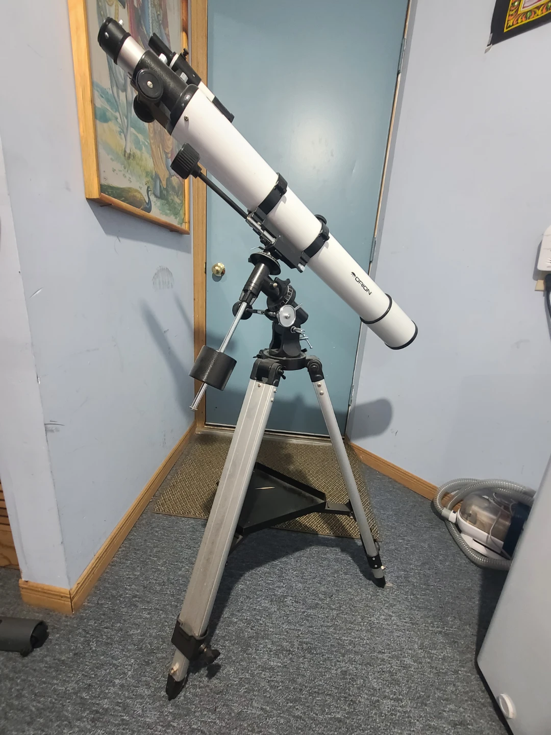 Orion Telescope with Sirius Plössl 25mm Eyepiece