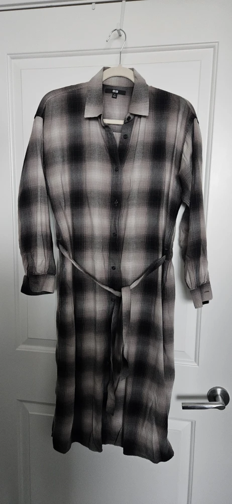 Uniqlo Plaid Shirt Dress - Size Small, perfect for winter - photo 3