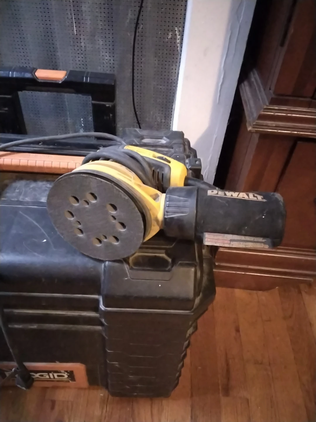 DEWALT Random Orbit Sander - photo 2