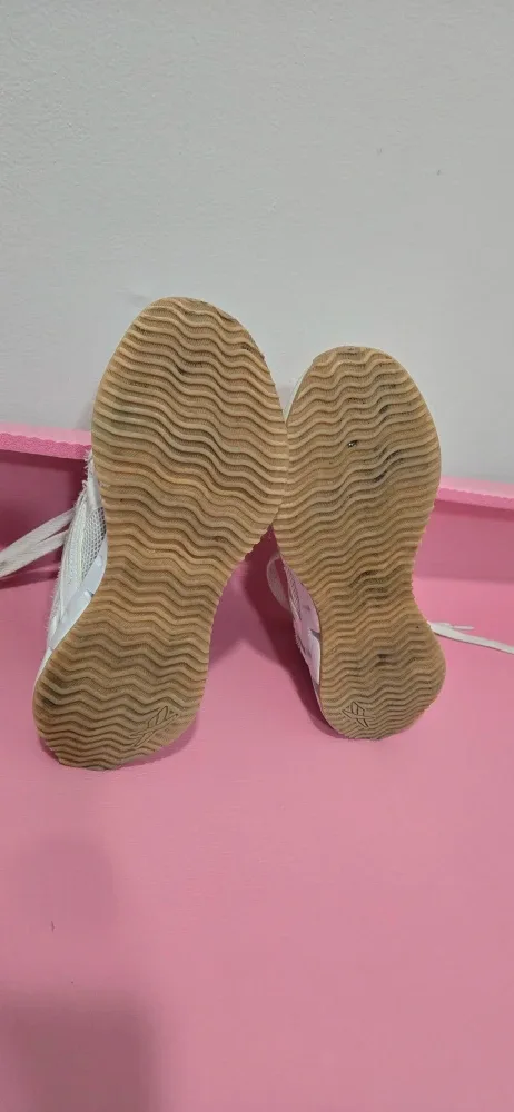 Reebok White Sneakers sz 1/ 31.5 kid youth image indicator(3)