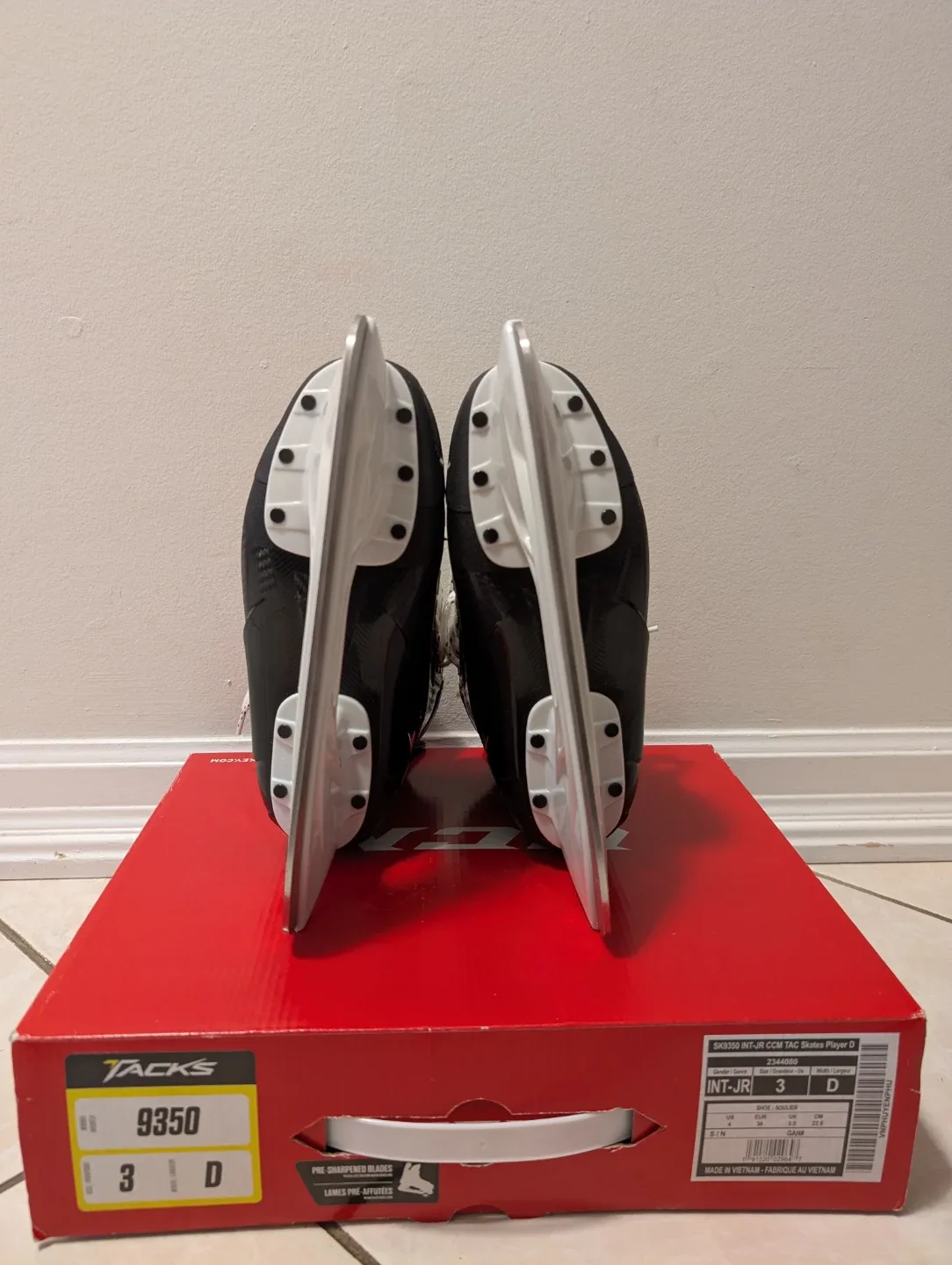 CCM Tacks 9350 Junior Ice Skates - Size 3D image indicator(5)