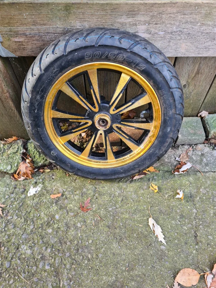 90/90-12 Motorcycle Tire